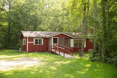 Image de Buck-up cabin with lake access