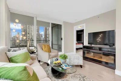 Image de 2-bedroom apartment in upscale downtown Vancouver with jaccuzi and sauna