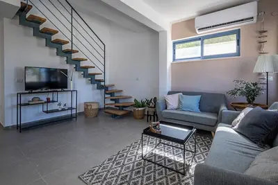 Image de Port city - beachfront 5 bdrms apartment+ mamad