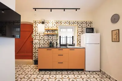 Image de Vintage 1 Bdrm Apt With Garden 1#