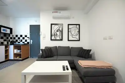 Image de Port City- Sea View 2 Bdrms Apt W/Balcony+Mamak #5