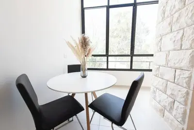 Image de Port City Haifa - Authentic 1 Bdrm GermanColony 4