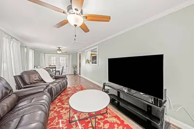 Image de 2-Br Cozy Belmont Getaway —Fire Pit — River District