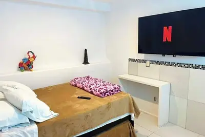 Image de Beautiful, centrally located studio in a house with garden