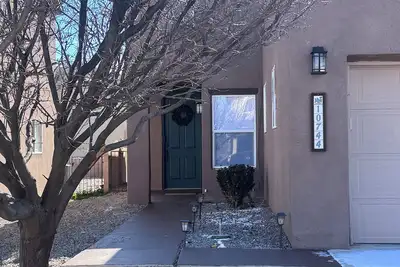 Image de Superb 3-bedroom comfy home located in albuquerque\ngated community