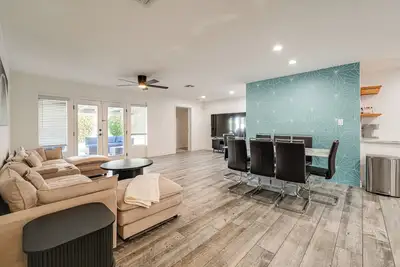 Image de Phoenix Modern Retreat w/ Pool & Putting Green