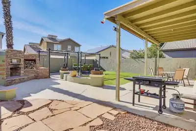 Image de Heated Pool, Pets Welcome: Surprise Snowbird Haven