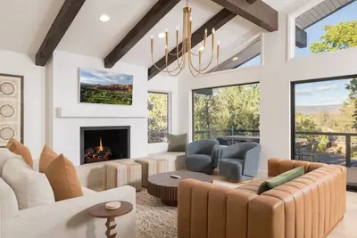 Image de Hillside Haven | Wellness Spa, Pickleball, Games