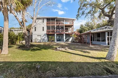 Image de Luxury Waterfront Home w/ Private Dock & Kayaks + Open water Views of Refuge