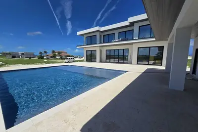 Image de Sea Side Villa - Luxury Villa + Full Concierge!