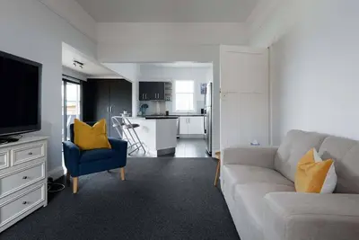 Image de Bright Hillside Home in South Launceston