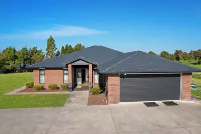 Image de Welcome to your modern countryside getaway in Mamaku,