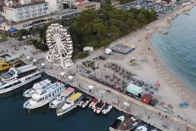 Image de Maison de vacances avec piscine et terrasse avec barbecue