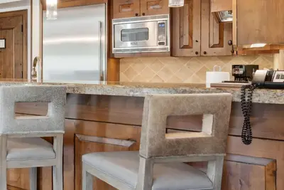 Image de 3 Suite, Amenities, Fireplace, Hot Tub, Fire Pit!