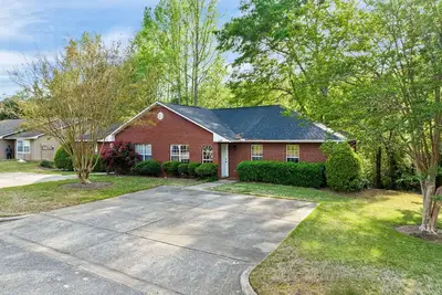 Image de Fully Updated 3-bedroom home in pleasant Auburn! Less than 10 minutes to campus.