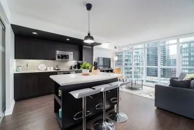 2 Br + 2ba + Free Parking + Sofabed + Lakeview