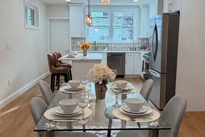 Image de Modern _ Luxurious 4br Home, 3. 5ba, Backyard-Oasis