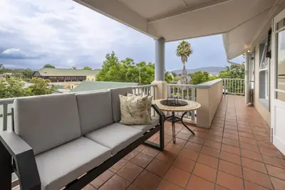 Image de Stylish Stay | Balcony | City View