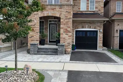 Image de Warm & Stylish 4br Home | 3ba • Near Toronto