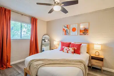 Image de Downtown Mesa Apartment - Pool, W/D, 65” Tv, Walk to Dining