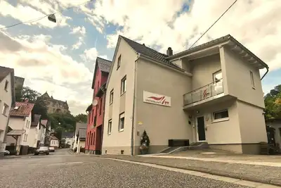 Image de Maison de vacances confortable près du château – Calme et proche de la nature