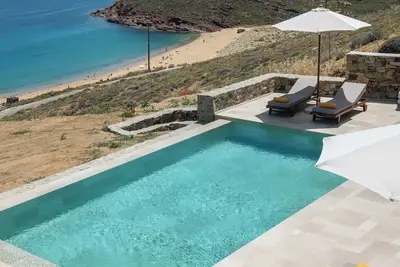 Image de Spacious villa with sea view & peaceful outdoor setting. 150 m from the beach.