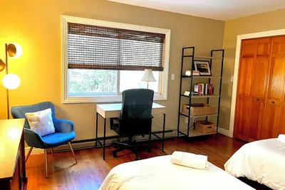 Image de Pines Vignette • Modern 3br Home in Windham