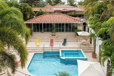 Image de Spacious 4br Villa 🏡 | 4. 5ba 🛁 | Private Pool 👙 | Beachside Living 🏖️