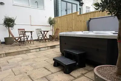 Image de Ivy Cellar - 2 Bedroom Apartment - Tenby