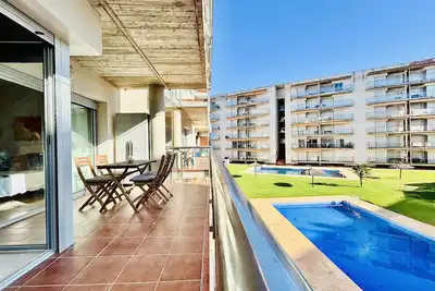 Image de Appartement à Roses avec Terrasse Privée et Parking