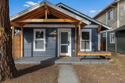 Image de Bluebird Day - Pine Rosa Retreat