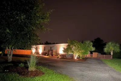 Image de Cozy & quiet 2 bedroom country getaway, close to all the fun!