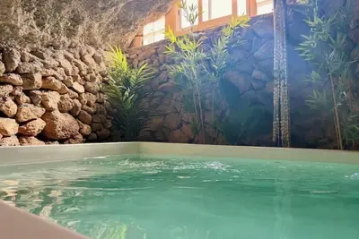 Image de Cave with heated indoor pool and garden