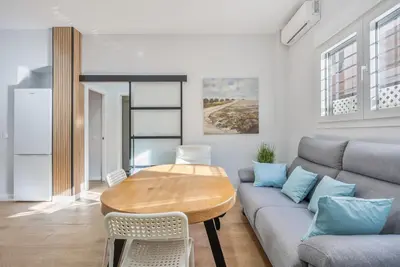 Image de Appartement moderne en bord de mer avec Wi-Fi et climatisation