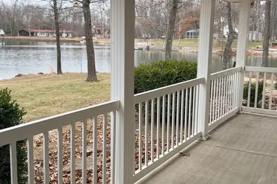 Image de East Fork Lake Lodge steps away from private boat dock