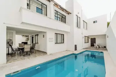 Image de Casa de lujo en Cancún con alberca privada y 4 recámaras