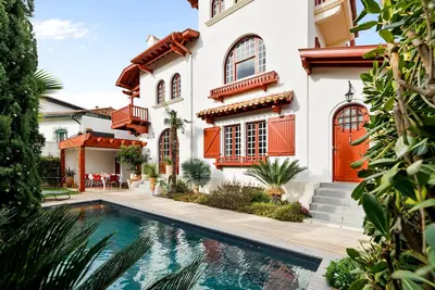 Image de Carmin - Maison de charme avec piscine au coeur de ville - Biarritz