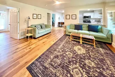 Image de Near McKinney Square! Charming 3 Br house with garage and huge yard