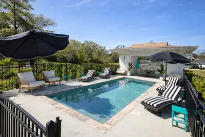 Image de The Magnolia Shore 5 - Steps to Beach, Pool, Fast WiFi