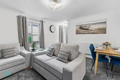 Image de 3 bed house close to Dockyard Plymouth contractors