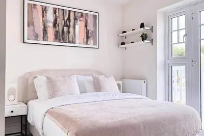 Image de Spacious 2br Home | 3 Parking | Offers Weekly Stay