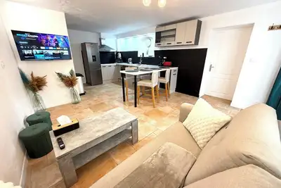 Image de \"Relax Spa Publier\" cinéma balnéo \"Maison de village\"