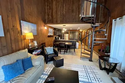 Image de Wabasso 16, Walk to Upper Flume, Cozy 2br/2ba Retreat, Covered Parking