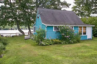 Image de Lakefront Cottage on Waneta Lake  Private Dock + Kayaks