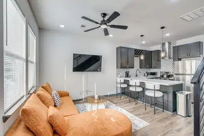 Image de Sleek, Convenient New-Build 8 Mi to Dtwn Houston!