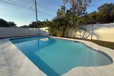 Charming 2-bedroom house with Pool.