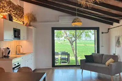 Image de Rural Cabernet. Romantic loft overlooking the vineyards.