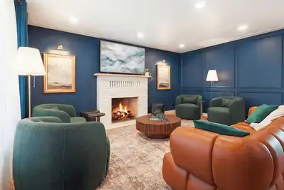 Image de Brand New! - Vibey Luxury: Hot Tub+Theater+Game Room, Sleeps 14 - Ev Charger