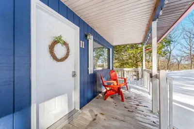 Image de The Vintage Garage | Remodeled Cozy Condo| Walk to Dining | Hot Tub | 1 Mile to Silver Dollar City!