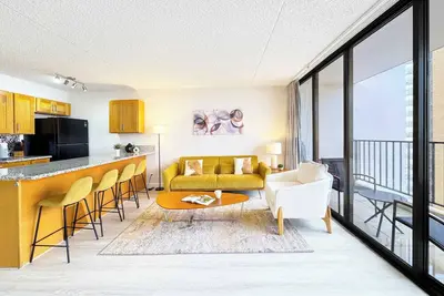 Image de 30fl Partial Ocean View with Lanai, Wi-Fi, & Parking